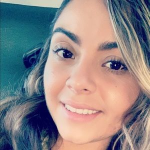 Meet your Posher, Yesenia